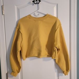 Cropped yellow sweatshirt